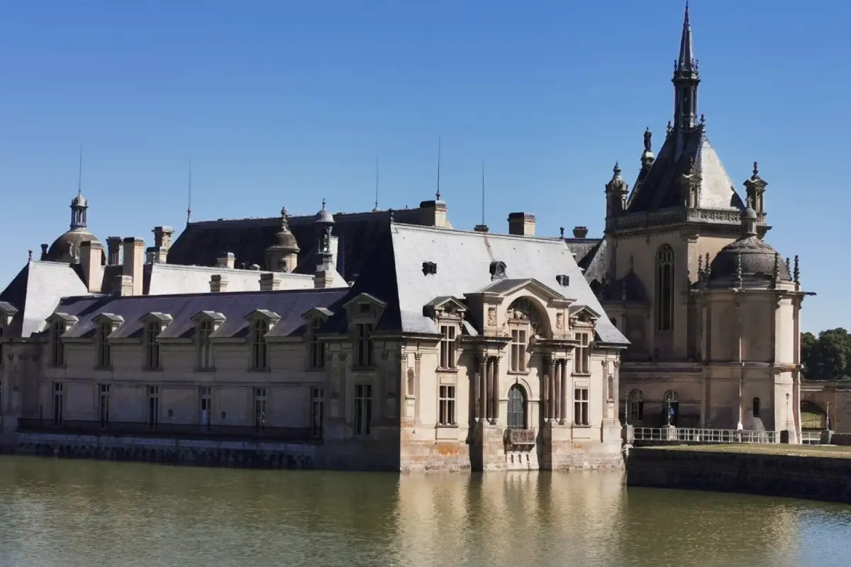 Château au bord de l'eau